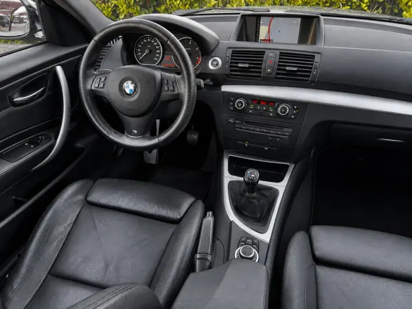BMW 118 d Pack M 6
