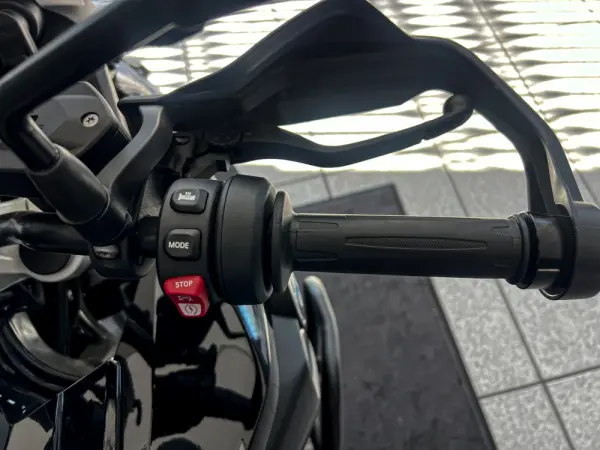 BMW F 750 GS Triple Black 8