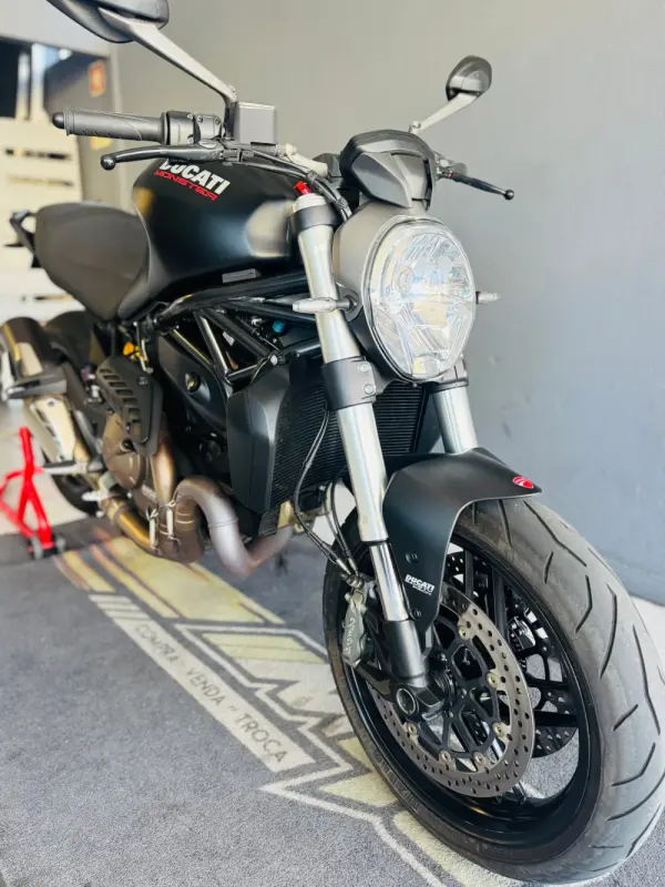 Ducati Monster 821 3