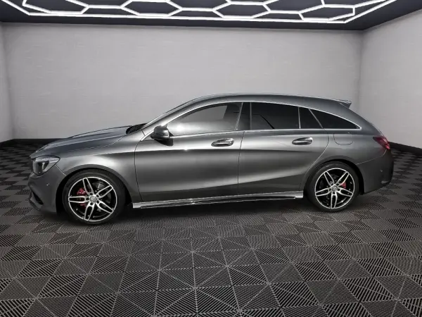 Mercedes-Benz CLA 220 d Shooting Brake AMG Line Aut. 4