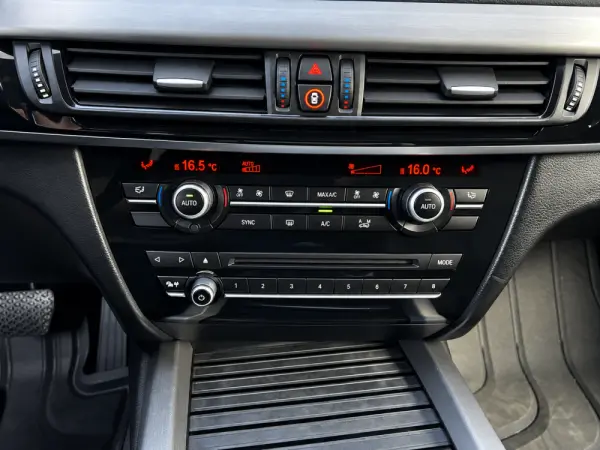 BMW X5 25 d sDrive Comfort 7L 8
