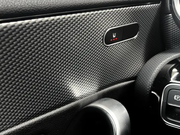 Mercedes-Benz A 180 d 7G-DCT 21