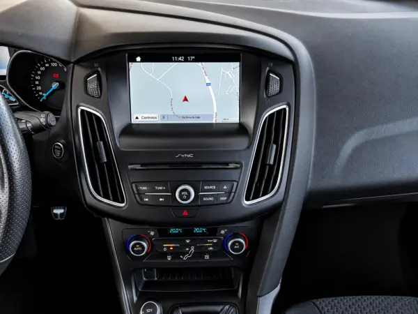Ford Focus 1.0 EcoBoost ST-Line 8