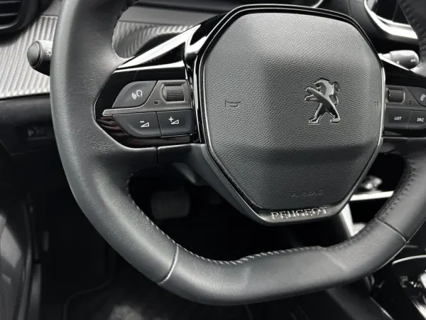 Peugeot e-2008 50 kWh Active Pack 12