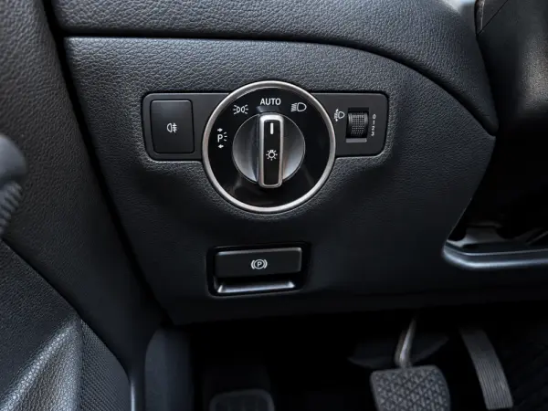 Mercedes-Benz CLA 180 d 7G-DCT 14