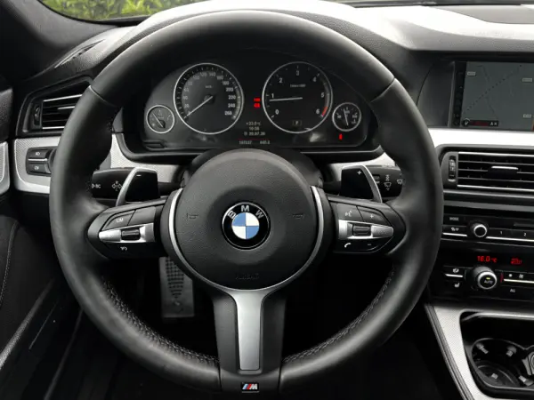 BMW 520 d Pack M Auto 11