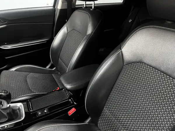 Kia Ceed 1.0 T-GDI GT Line 24