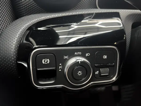 Mercedes-Benz A 180 d 7G-DCT 20