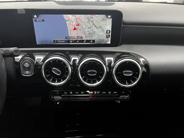 Mercedes-Benz A 180 d 7G-DCT 12