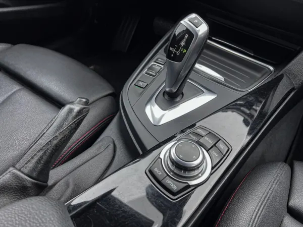 BMW 318 d Touring Auto Line Sport 11