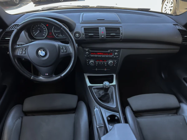 BMW 118 d Pack M 8