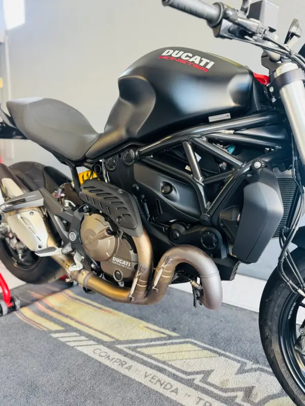 Ducati Monster 821 16