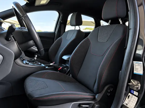 Ford Focus 1.0 EcoBoost ST-Line 10