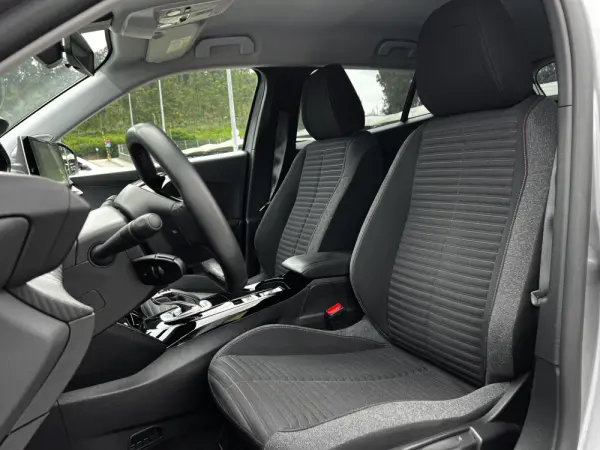 Peugeot e-2008 50 kWh Active Pack 6