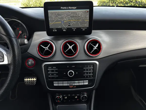 Mercedes-Benz CLA 220 d Shooting Brake AMG Line Aut. 9