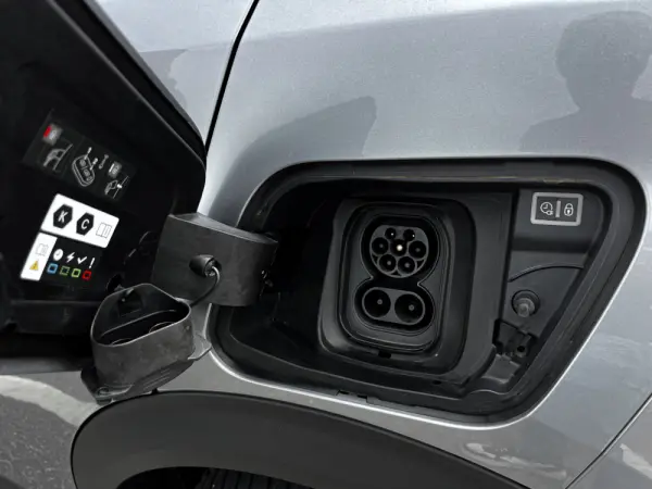 Peugeot e-2008 50 kWh Active Pack 24
