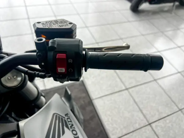 Honda CB 1000 Hornet 2025 11