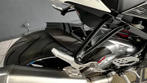 BMW S 1000 RR Tricolor 10