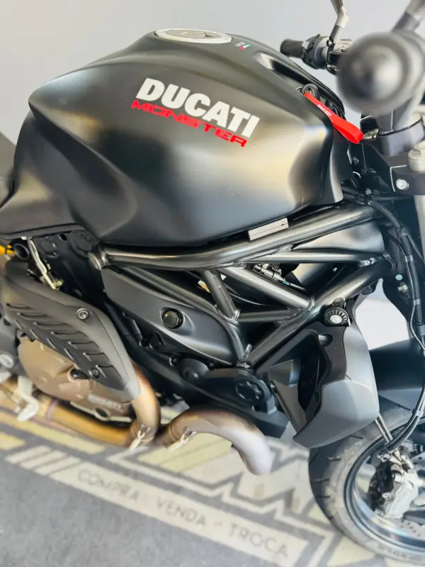 Ducati Monster 821 7