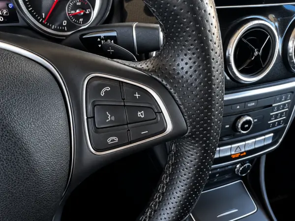 Mercedes-Benz CLA 180 d 7G-DCT 12