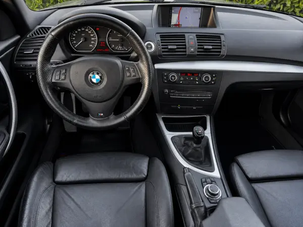 BMW 118 d Pack M 7