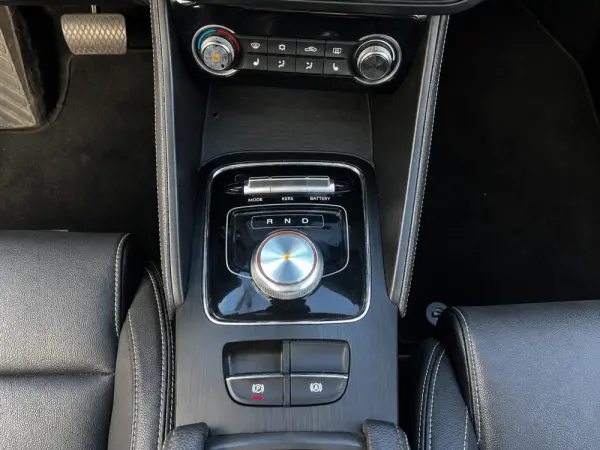 MG ZS EV 44.5 kWh Luxury 8