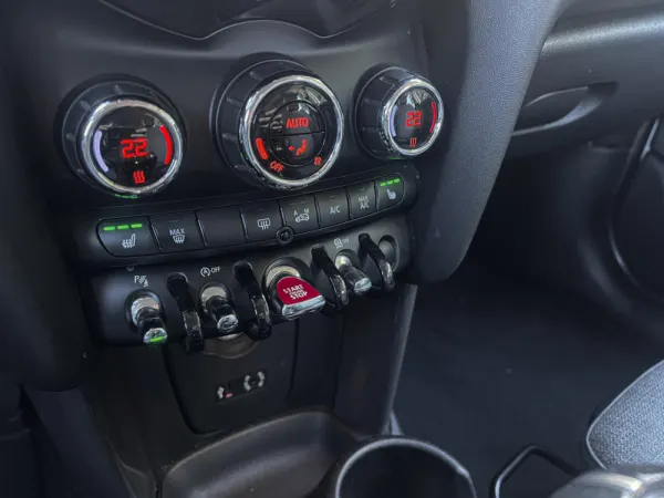 MINI 5 Portas Cooper D 8