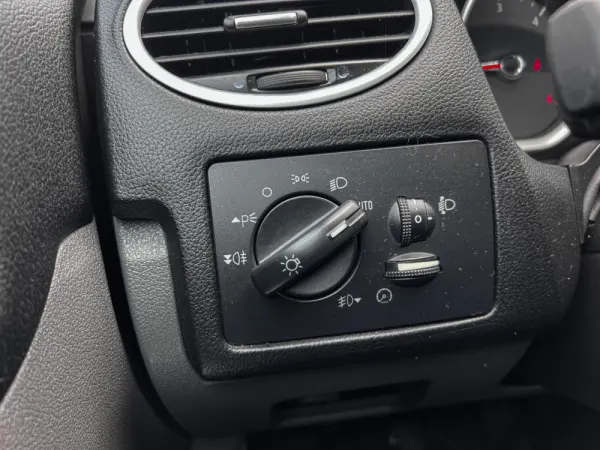 Ford Focus SW 1.6 TDCi Titanium 13