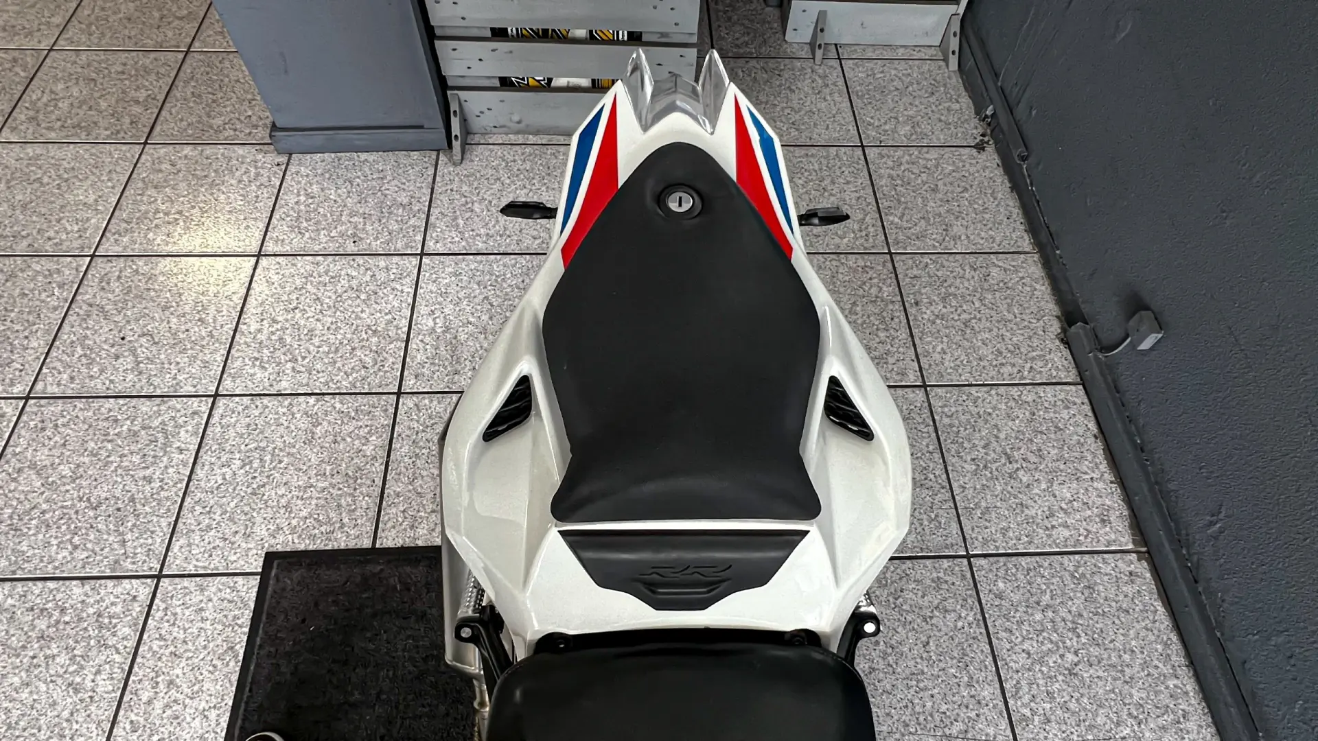 BMW S 1000 RR Tricolor 11