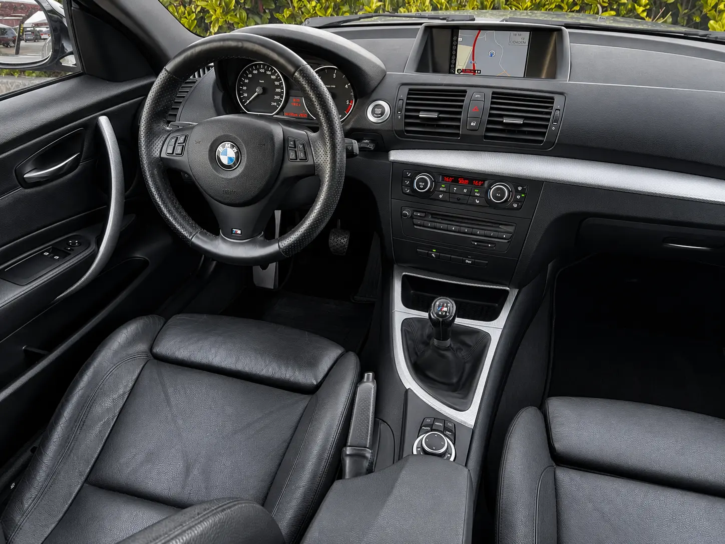 BMW 118 d Pack M 6