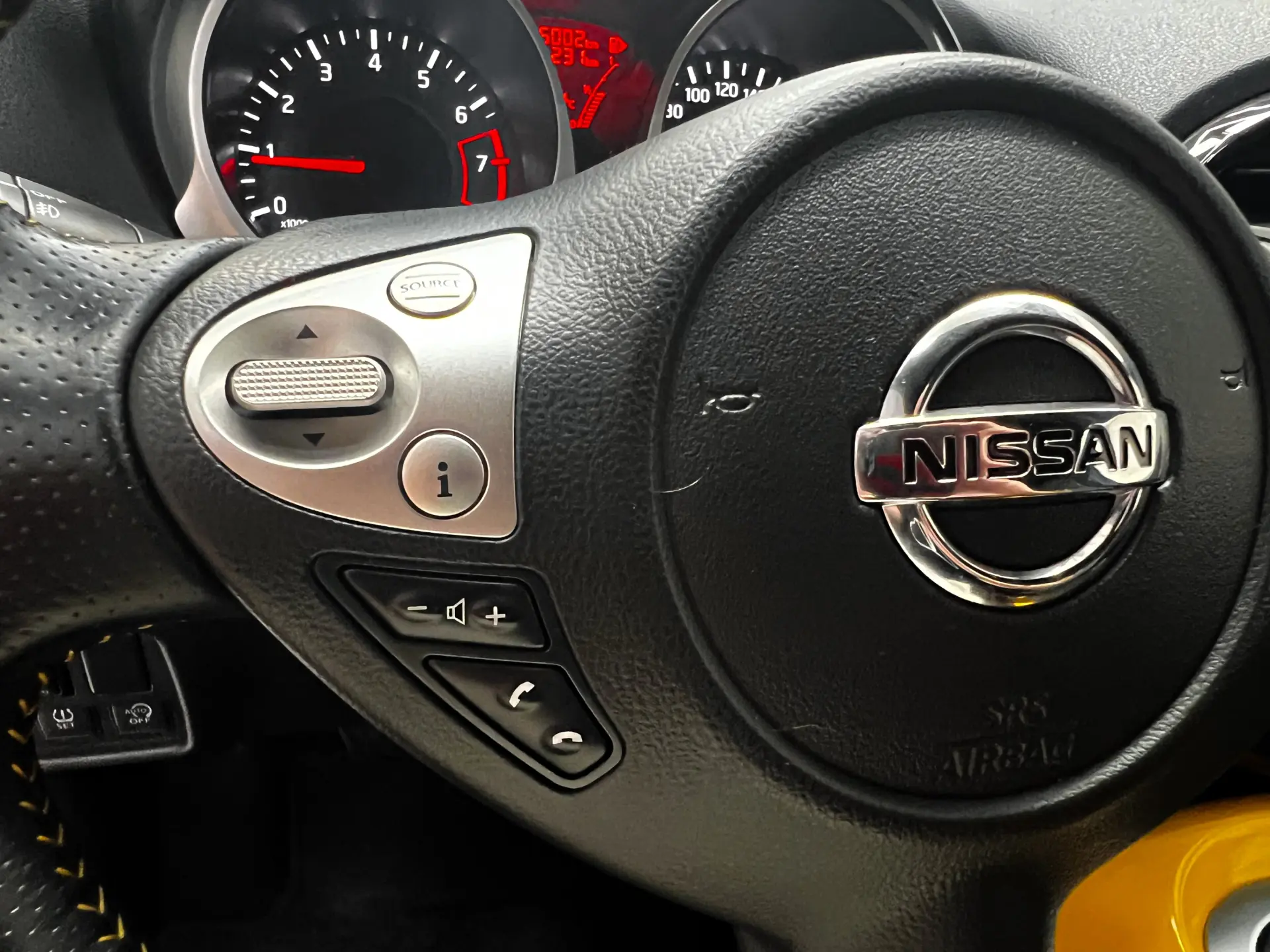 Nissan Juke 1.2 DIG-T Tekna Premium P.Ext 2 Yellow S. 18
