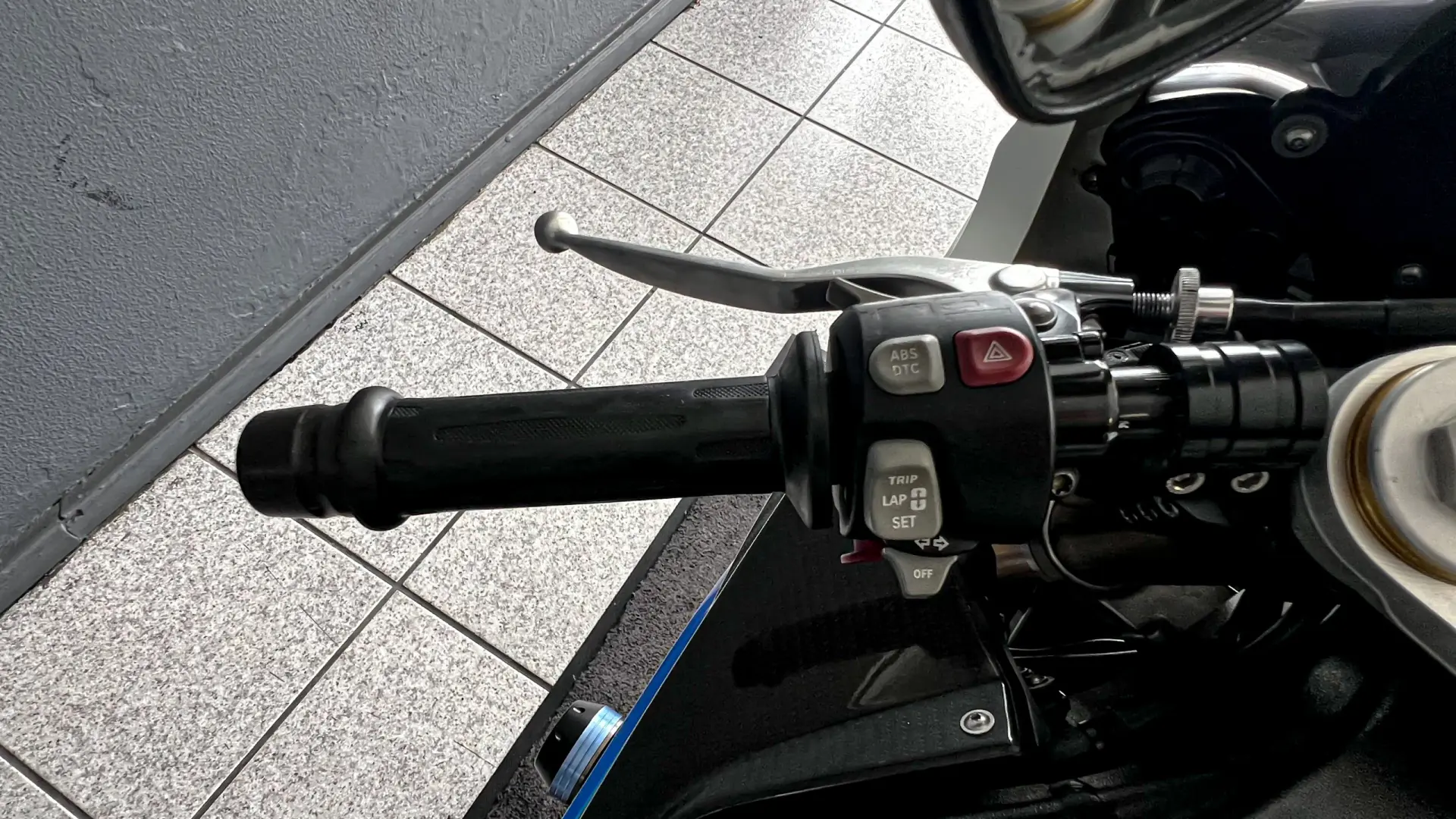 BMW S 1000 RR Tricolor 13