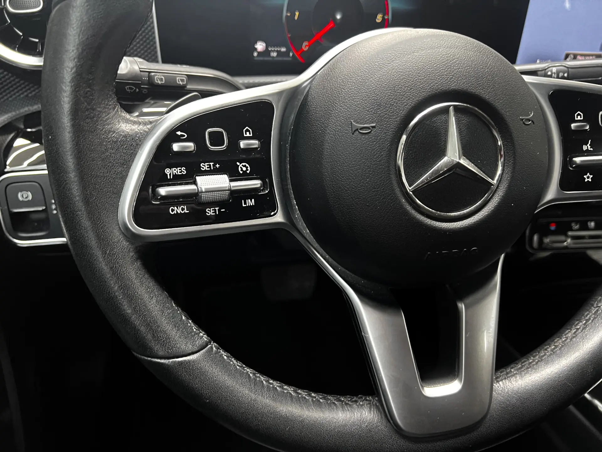 Mercedes-Benz A 180 d 7G-DCT 23