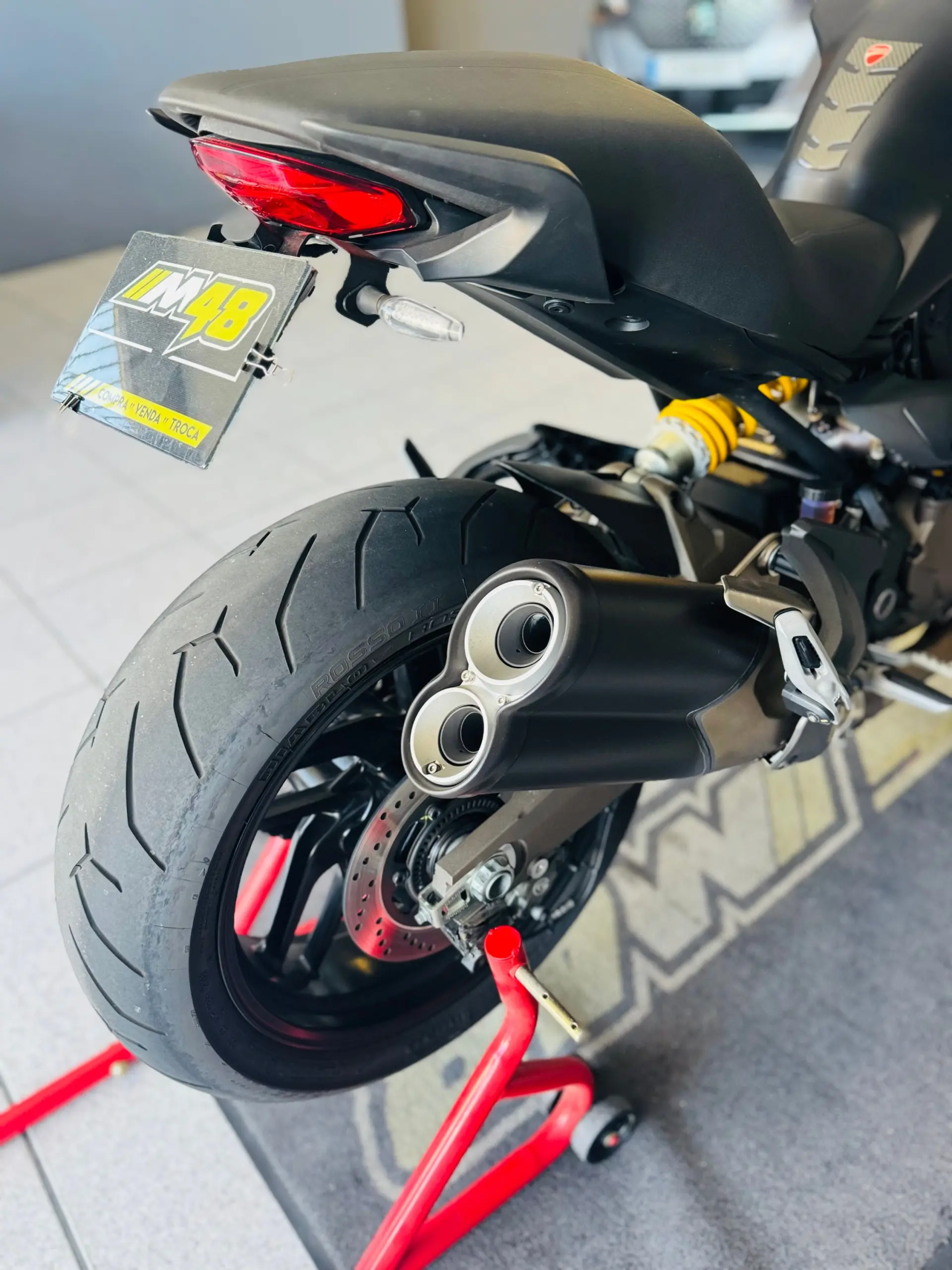 Ducati Monster 821 12