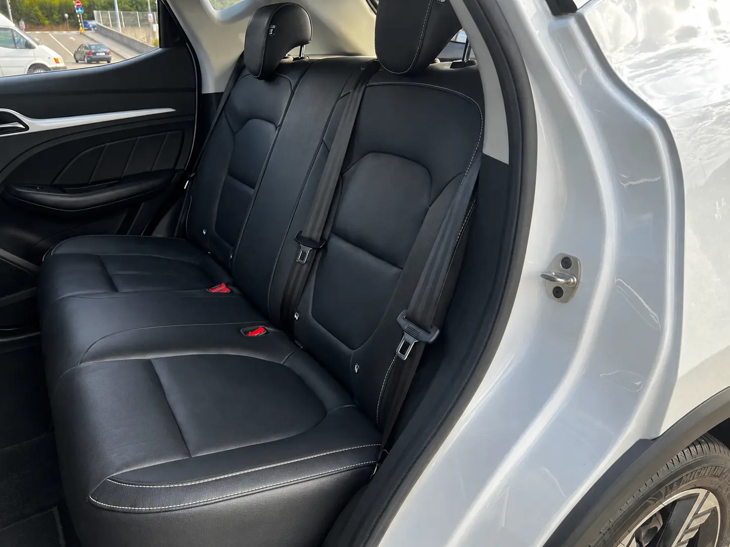 MG ZS EV 44.5 kWh Luxury 12
