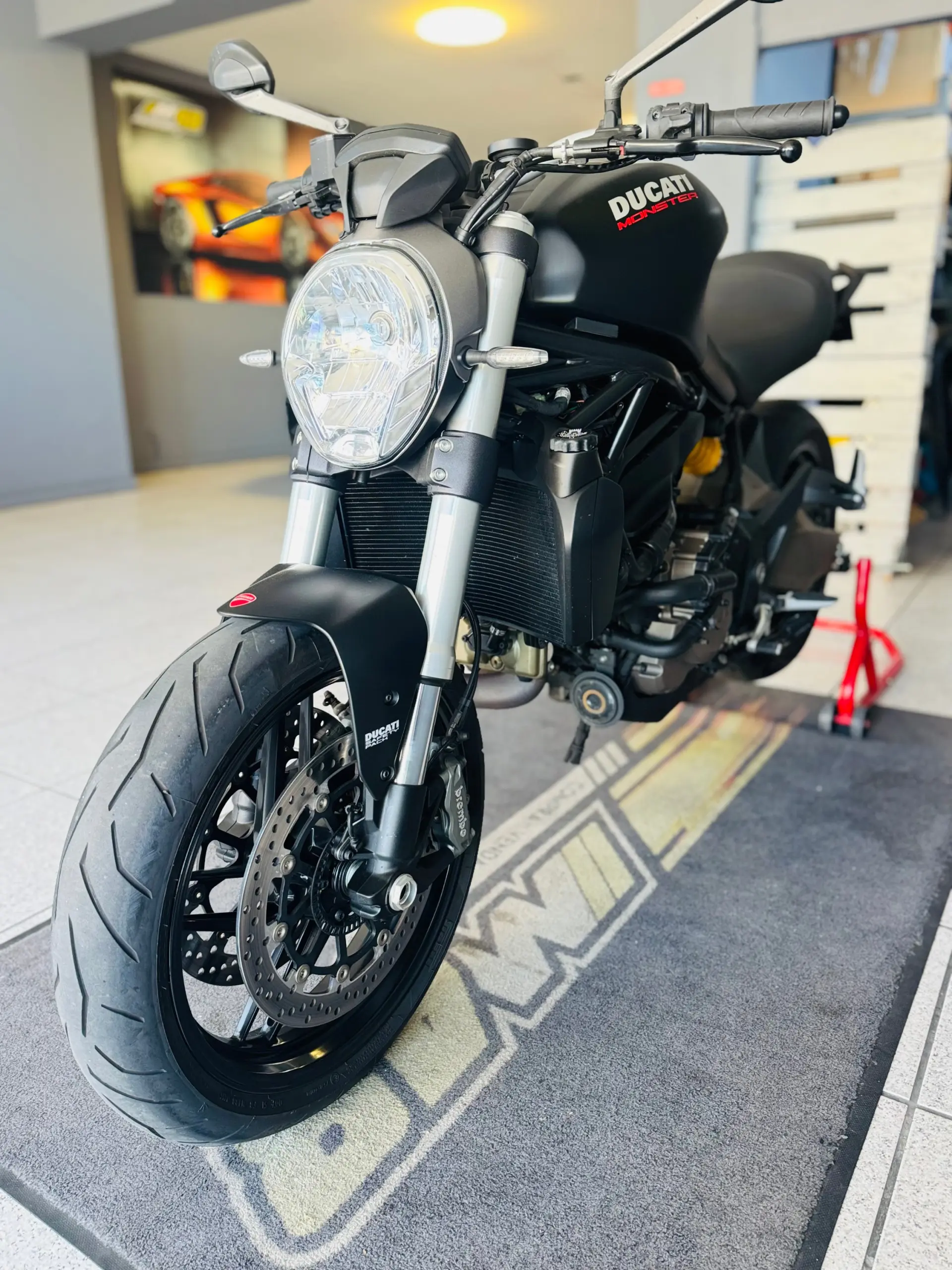 Ducati Monster 821 6