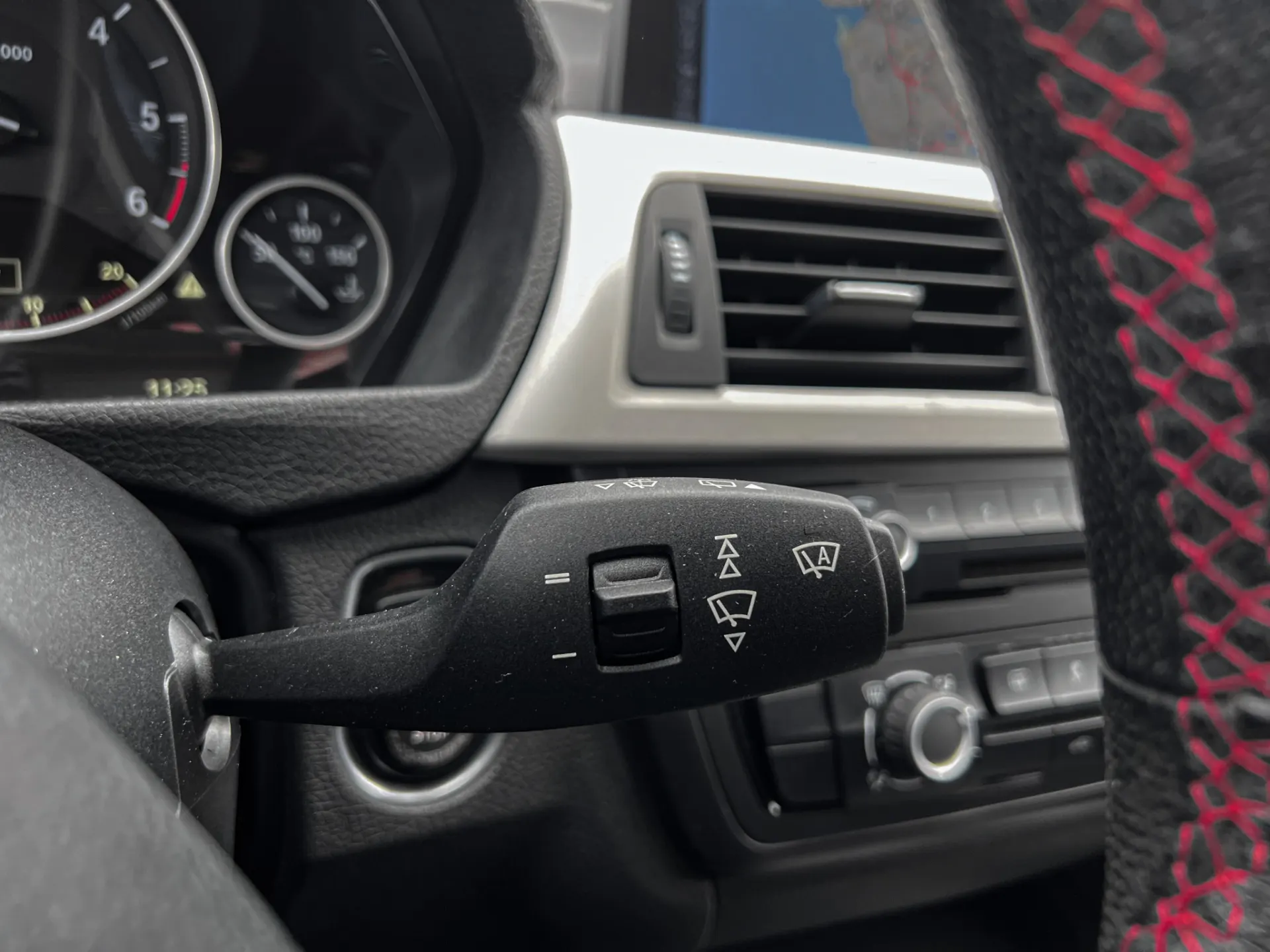 BMW 318 d Touring Auto 13