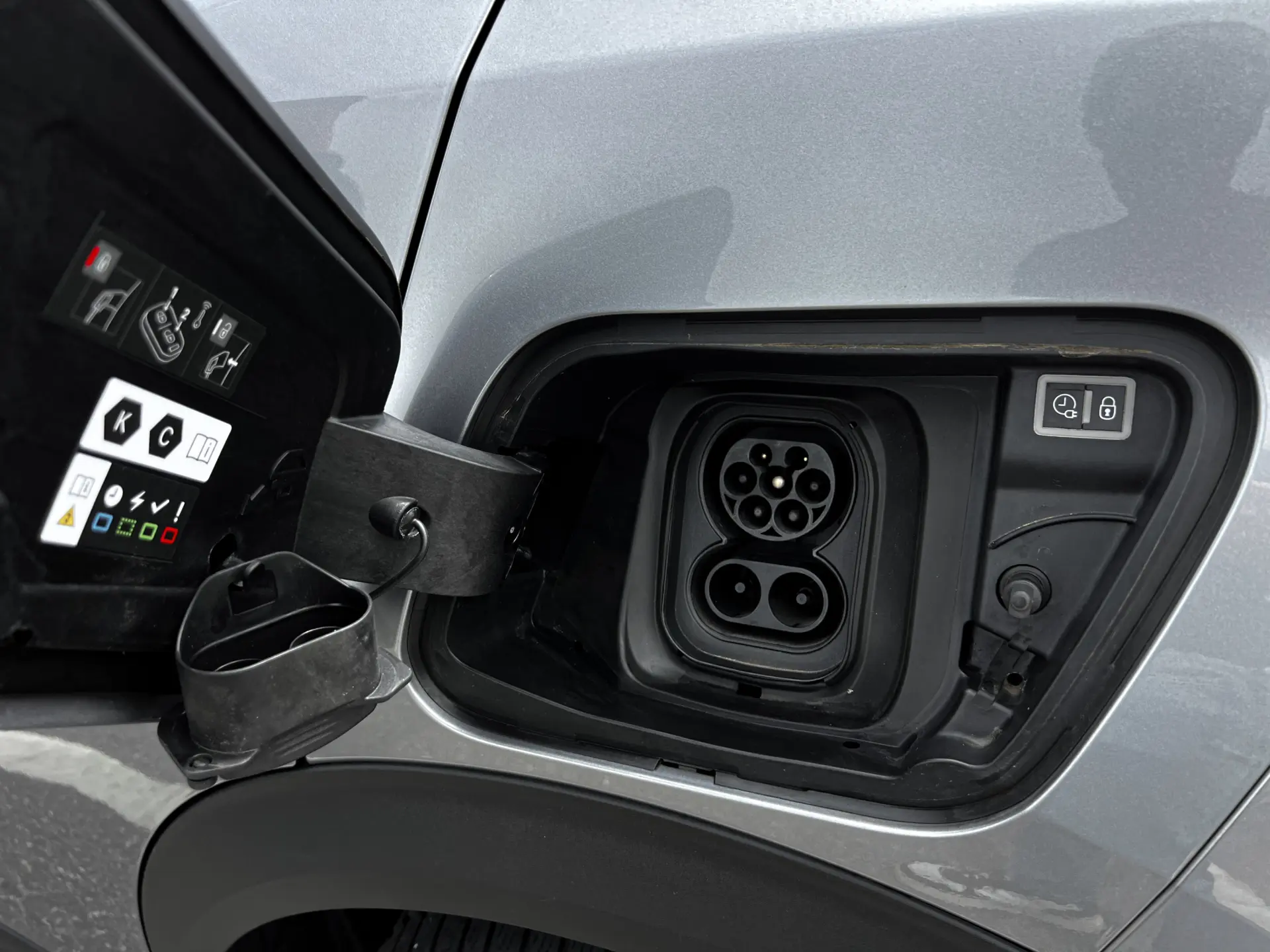 Peugeot e-2008 50 kWh Active Pack 24