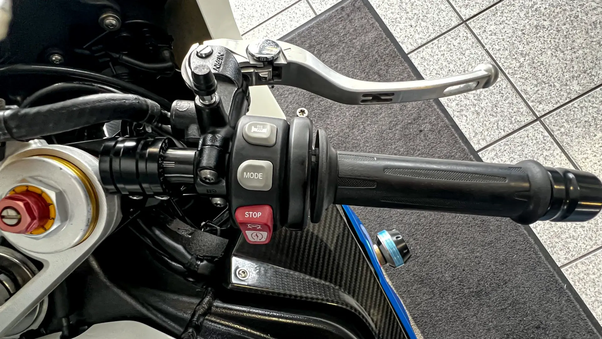 BMW S 1000 RR Tricolor 12