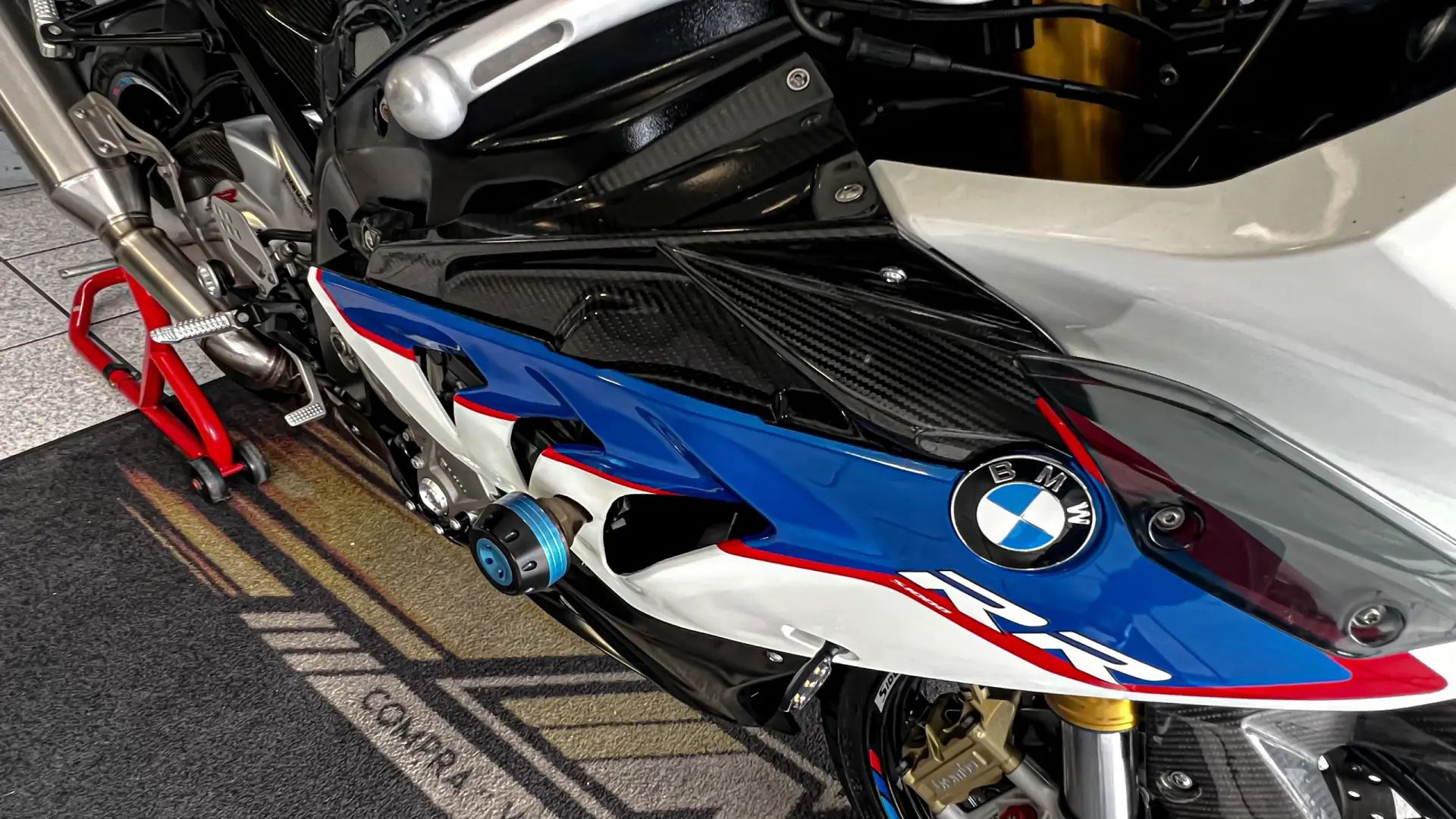 BMW S 1000 RR Tricolor 15