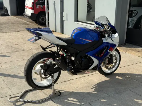 Suzuki GSX-R Outro 11