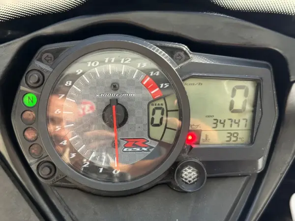 Suzuki GSX-R Outro 15