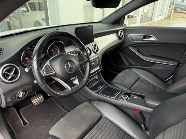 Mercedes-Benz CLA 220 d Shooting Brake AMG Line Aut. 13