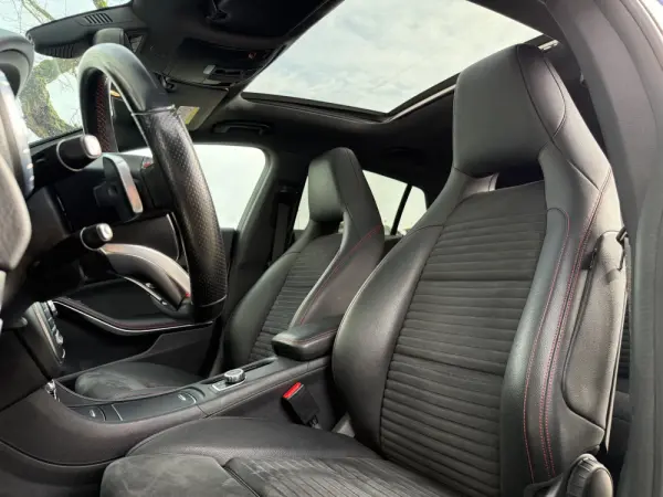 Mercedes-Benz CLA 220 d Shooting Brake AMG Line Aut. 14