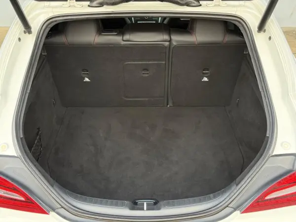 Mercedes-Benz CLA 220 d Shooting Brake AMG Line Aut. 27