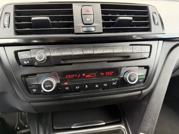 BMW 320 d Touring Aut. Efficient Dynamics Edition 21