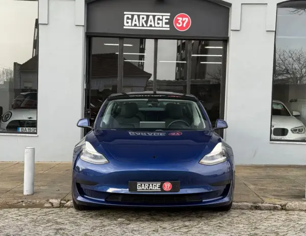 Tesla Model 3 Standard Range Plus RWD 2