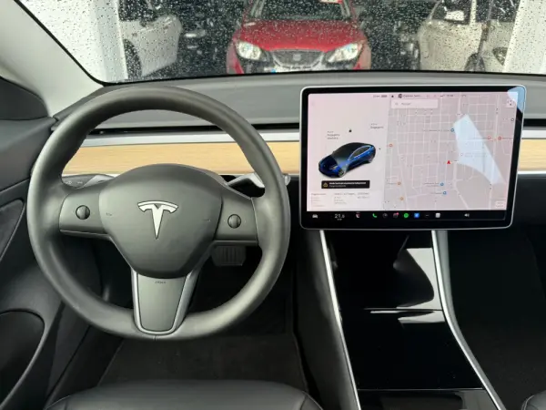 Tesla Model 3 Standard Range Plus RWD 18