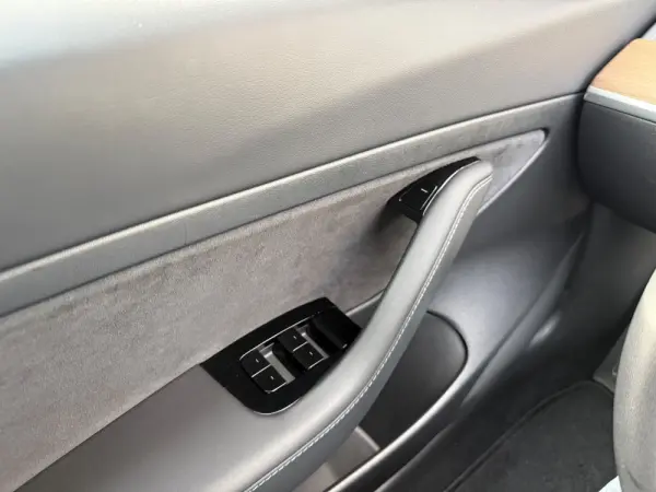 Tesla Model 3 Standard Range Plus RWD 23