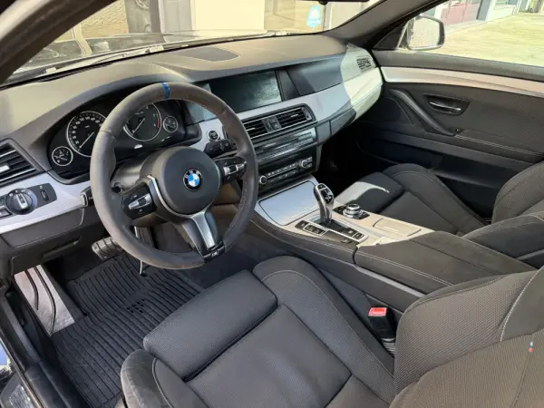 BMW 525 d Pack M Auto 10